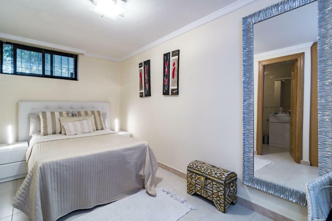 Villa Casakhan, Beautiful Luxury Villa, Marbella Esterno foto